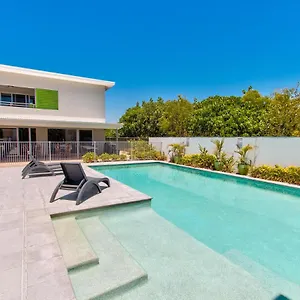 Motel Oceanside Official, Mackay